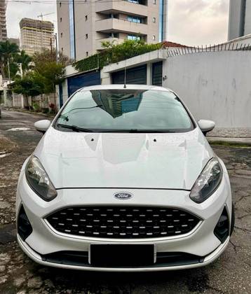 FORD FIESTA 1.6 TI-VCT FLEX SE PLUS POWERSHIFT FORD FIESTA 1.6 TI-VCT FLEX SE PLUS POWERSHIFT